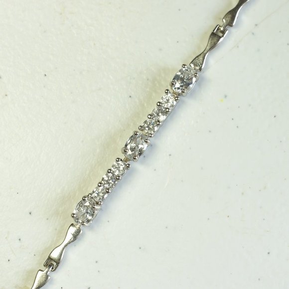 Beautiful Link Bracelet with Simulated Diamond Stones 7" & Snap Lock Clasp - Picture 1 of 2